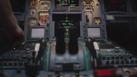 Twin Engine Airliner Thrust Levers Cockpit Control Panel Closeup Vidéo 334563101