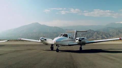 Twin-Engine Airplane Taxis 库存影片 51900199