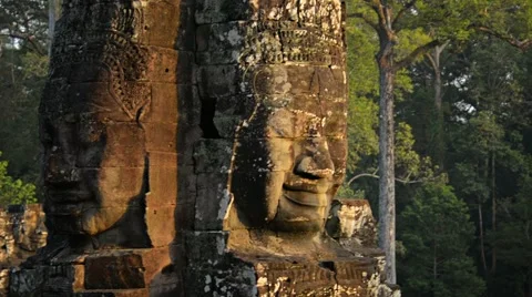 Twin faces of ancient religious monument at bayon temple 스톡 동영상 44695421