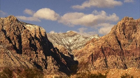 Twin Mountain Peaks with Clouds Video stock 82591676