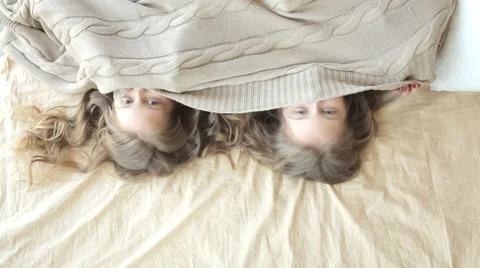 Twin sisters 스톡 동영상 63122868