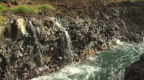 Twin Water falls into Ocean / Kauai, Hawaii Video stock 298853