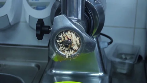 Twist the meat grinder Stock-Footage 70003867