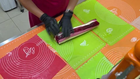 Twisted Candy Roll Being Formed By Hand 스톡 동영상 342510888