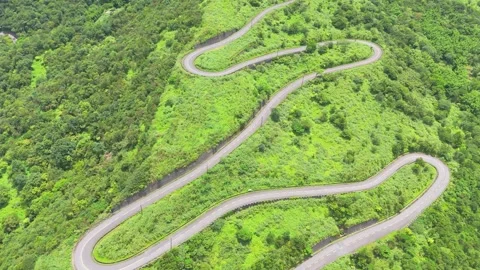 Twisting Path to the Peak 스톡 동영상 326427422