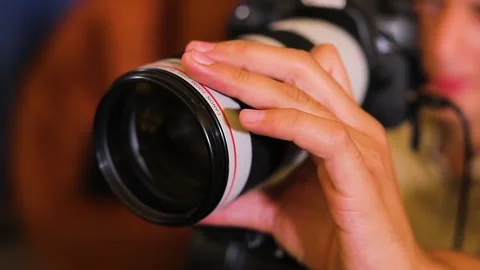 Twists the camera lens. Focus Stock Footage 155727653