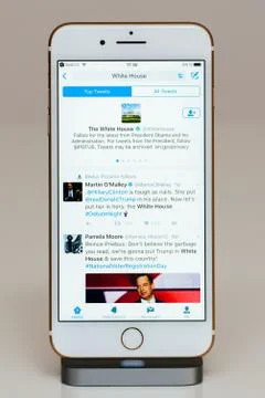 Twitter account on iPhone 7 Plus the application software Foto stock