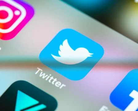 Twitter app icon on Apple iPhone screen Stockfoto's