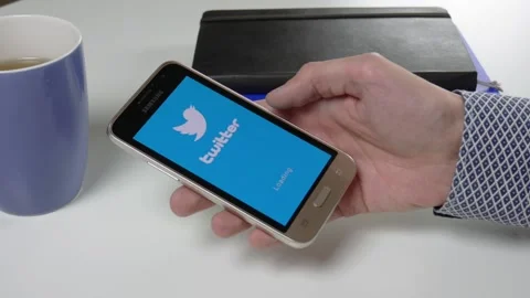 The Twitter application is loaded for a very long time 스톡 동영상 99833398