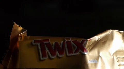Twix minis cookie bars on black background. Stock-Footage 112325692