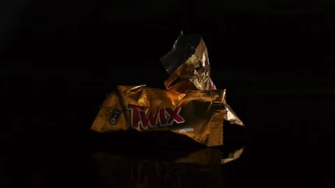 Twix minis cookie bars on black background. Stock-Footage 113153300