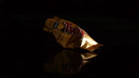 Twix minis cookie bars on black background. Stock-Footage 113330077