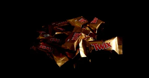 Twix minis cookie bars on black background. Stock-Footage 114065791