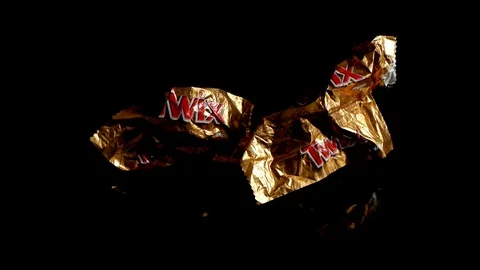 Twix minis cookie bars on black background. Stock-Footage 114278044