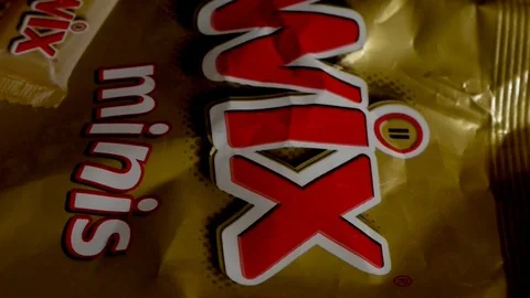 Twix minis cookie bars on black background. Stock-Footage 114278097