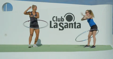 Two aerobics instructors doing hula hoop and having fun. Vídeo Stock 86138227