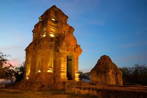 Two ancient Hindu temples (Cham Tower). Phan Thiet, Vietnam Foto stock