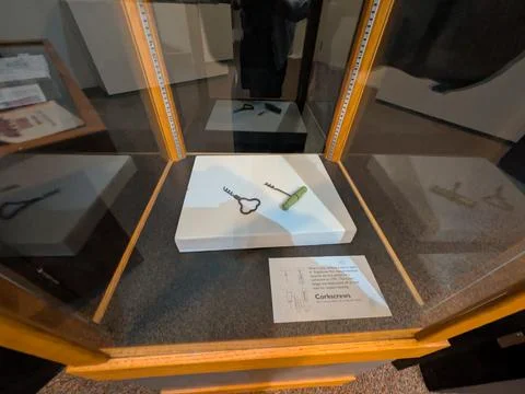 Two antique corkscrews displayed in a museum case Stockfoto's