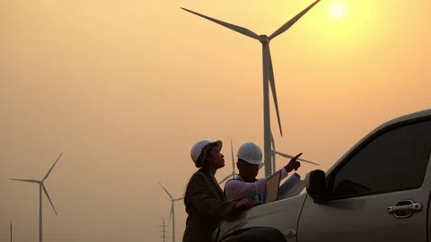 The two Asian engineers are checking the system for wind turbines 스톡 동영상 105471890