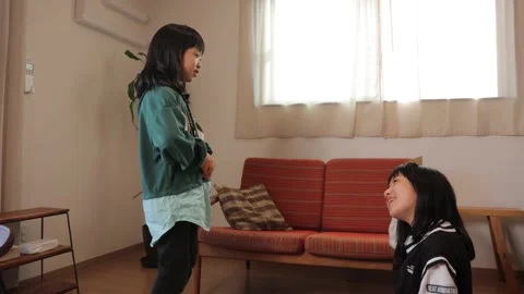Two asian little sisters playing Who am I? game at home. Stock Footage 228280191