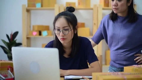 Two Asian Womans Working at home, Young business start up Vídeo Stock 83050747