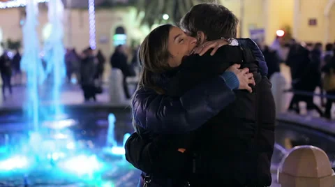 Two attractive young people met in the street and they are very happy Vidéo 34280339