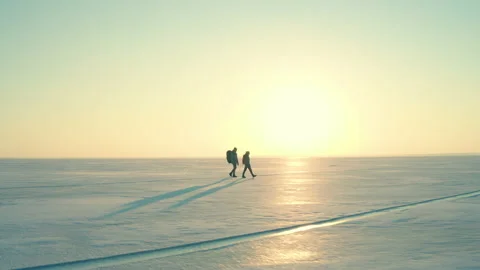 The two backpackers going on the snowy landscape background Video stock 189376647