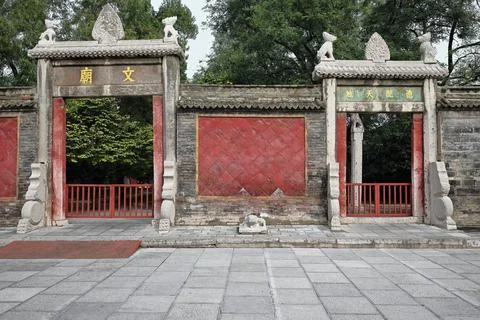 Two bays out of three-closed Lattice Star Gate-Temple of Confucius. Xi'an-CN Stock Photos