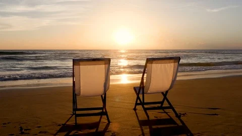 Two beach chairs on the beautiful sunset beach. Vidéo 91648444
