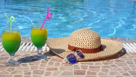 Two beautiful yellow-green-orange cocktails with straws, sunglasses and straw 库存影片 130525629