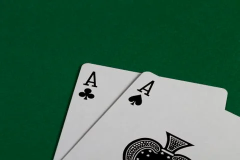 Two black aces on green Foto stock