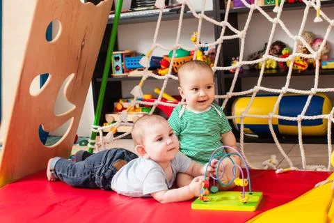 Two boys play Foto stock