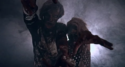 Two burnt zombie scare. Vidéo 66790322