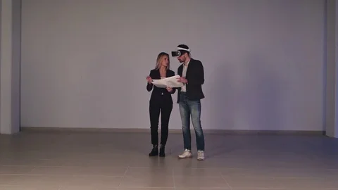 Two business persons developing construction project using virtual reality Vídeos de archivo 74390831