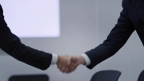Two Businessmen Shaking Hands in Office Closeup 스톡 동영상 337875255