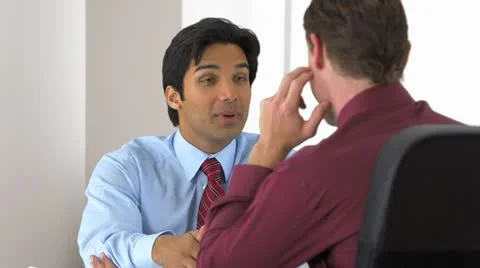 Two businessmen talking Vídeos de archivo 20483389