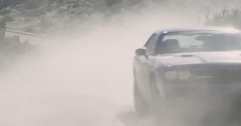 Two Car Chase on a Dirt Road Vidéo 73059080