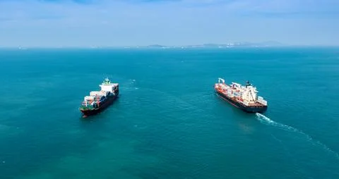 Two cargo large ship running opposite direction concpet import export cargo.. Foto stock