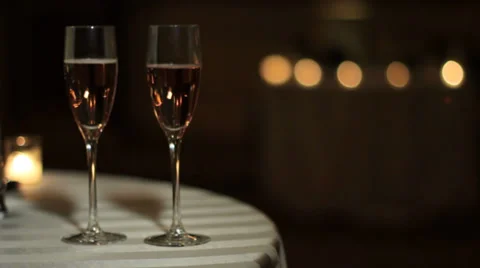 Two Champagne Glasses Vidéo 32420054