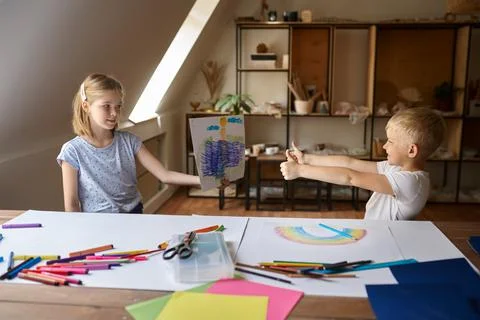 Two children at the table in drawing class Foto stock