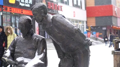 Two Close up shots of metal statues in light snowfall. China, Shenyang 스톡 동영상 84702378
