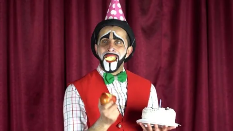 Two clowns with a cake and a candle Video stock 85017754