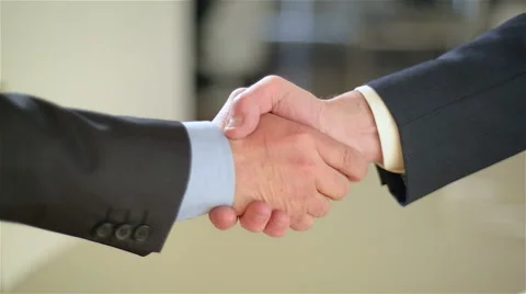 Two co-workers (man and man) do an handshake (with more shaking). Video stock 62652159