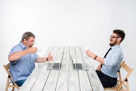 The two colleagues working on project together Foto stock