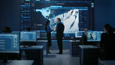 Two Computer Data Science Engineers Talk Next to Big Screen 스톡 동영상 136101590