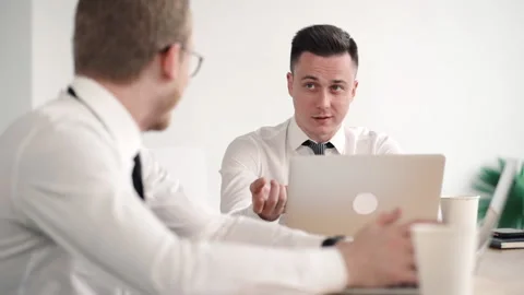 Two confident men in modern white office negotiating, planning future project 스톡 동영상 133219110