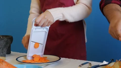 Two cooking students learning to use mandolin slicer Vídeos de archivo 124664907