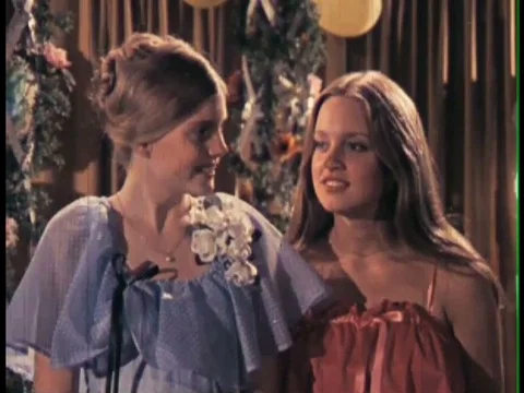 Two couples search for a table while other teenagers dance at prom in theƒ Vidéo 75294463