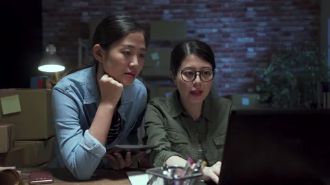 Two coworkers working e-commerce in midnight. Video stock 146551360