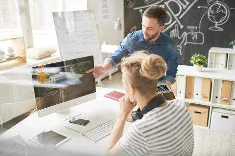 Two Creative Web Developers Working in Studio Foto stock